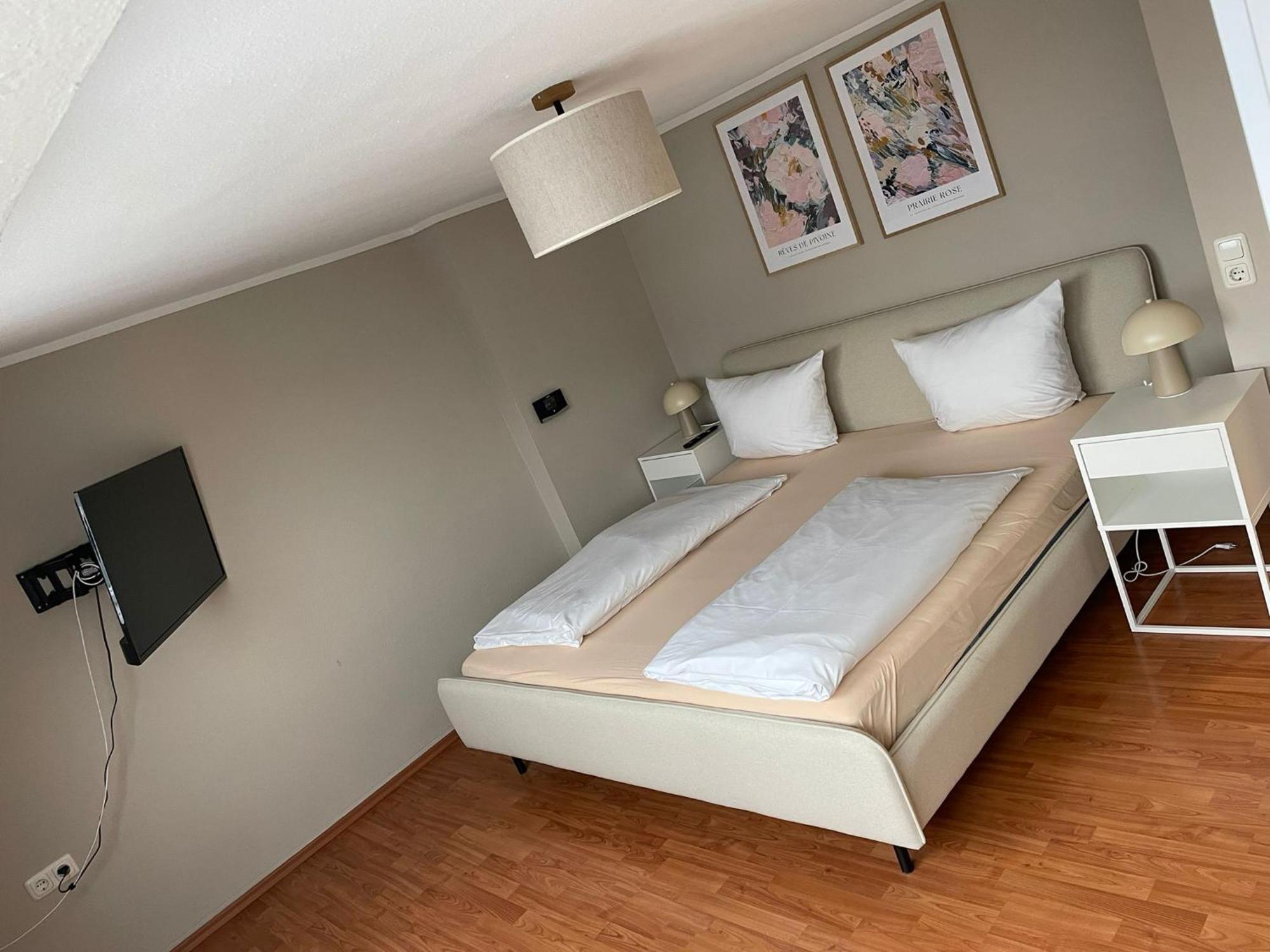 Homie Stay Schiestlstrasse - Moderne Dachgeschosswohnung Mit 2 Schlafzimmern 维尔茨堡 外观 照片