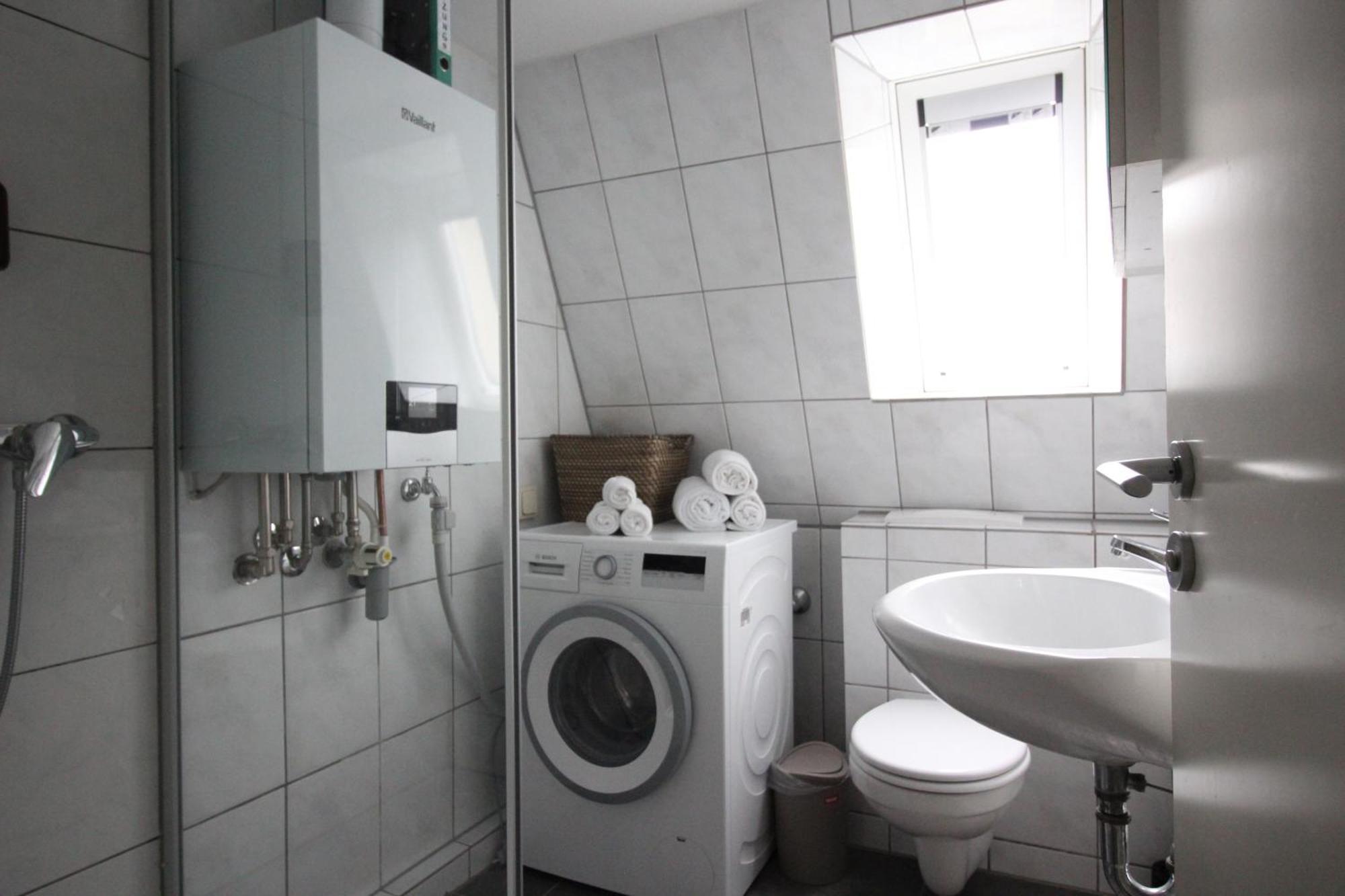 Homie Stay Schiestlstrasse - Moderne Dachgeschosswohnung Mit 2 Schlafzimmern 维尔茨堡 外观 照片